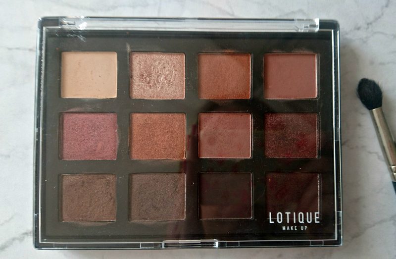 Lotique makeup eyeshadow palette